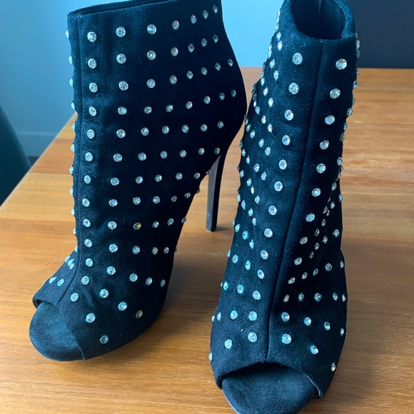 Black high heels ankle booties - Picture 3 of 3